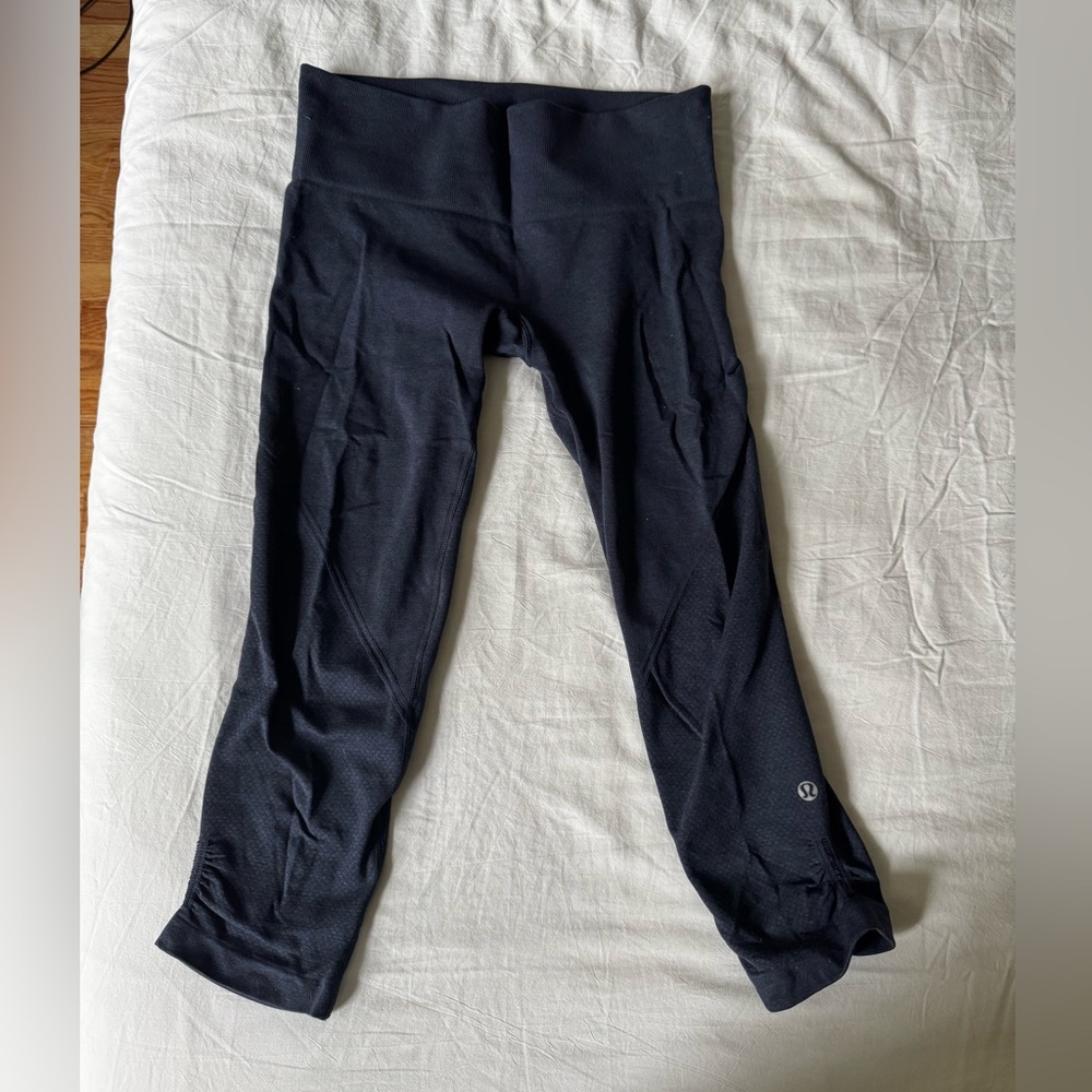Lululemon navy/dark grey capri leggings